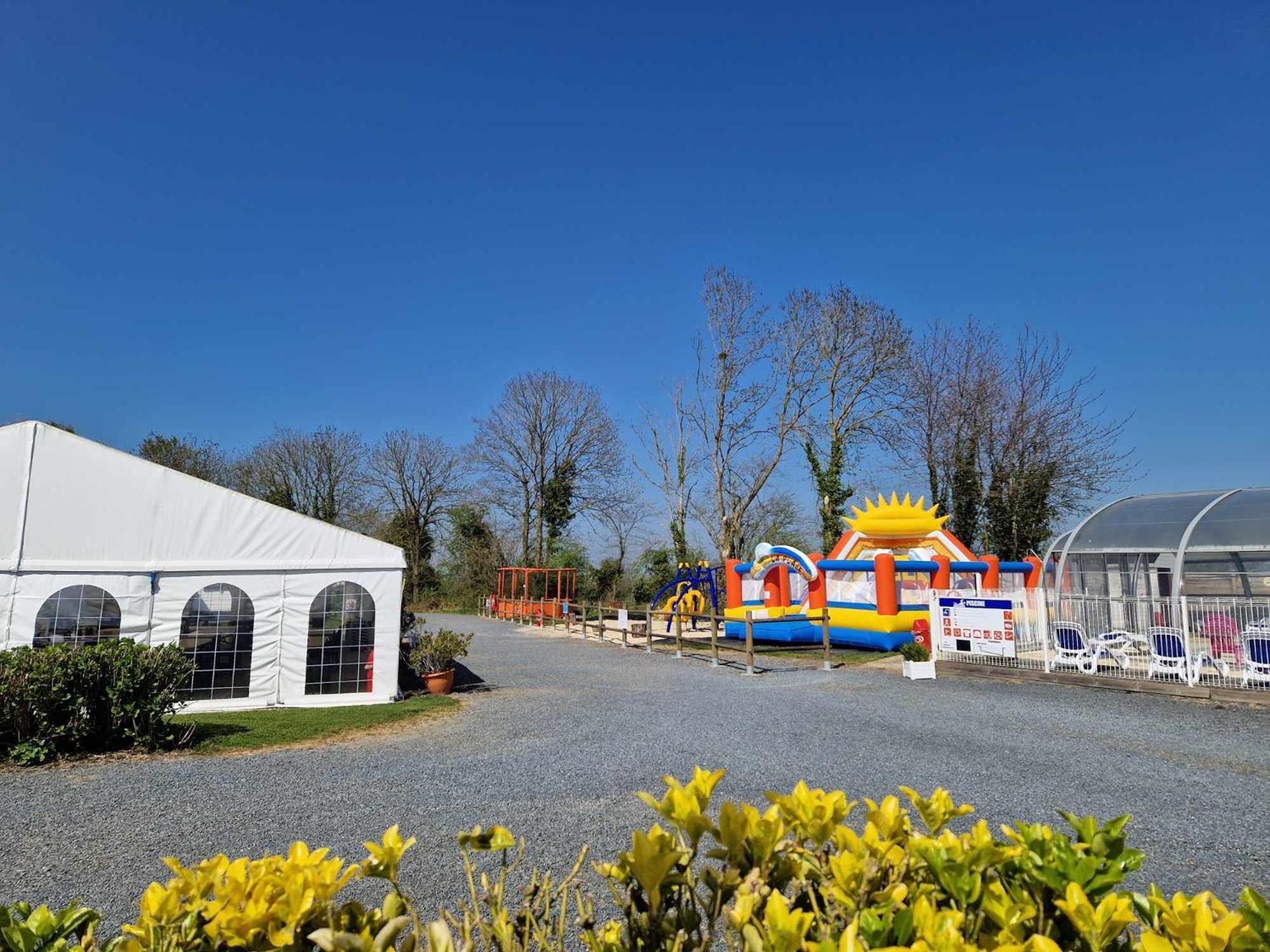 Camping Le Clos De Balleroy Buitenkant foto