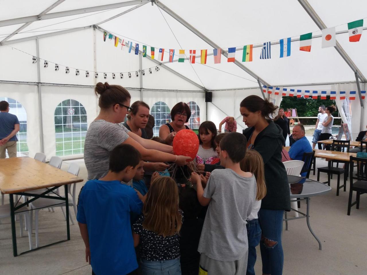 Camping Le Clos De Balleroy Buitenkant foto