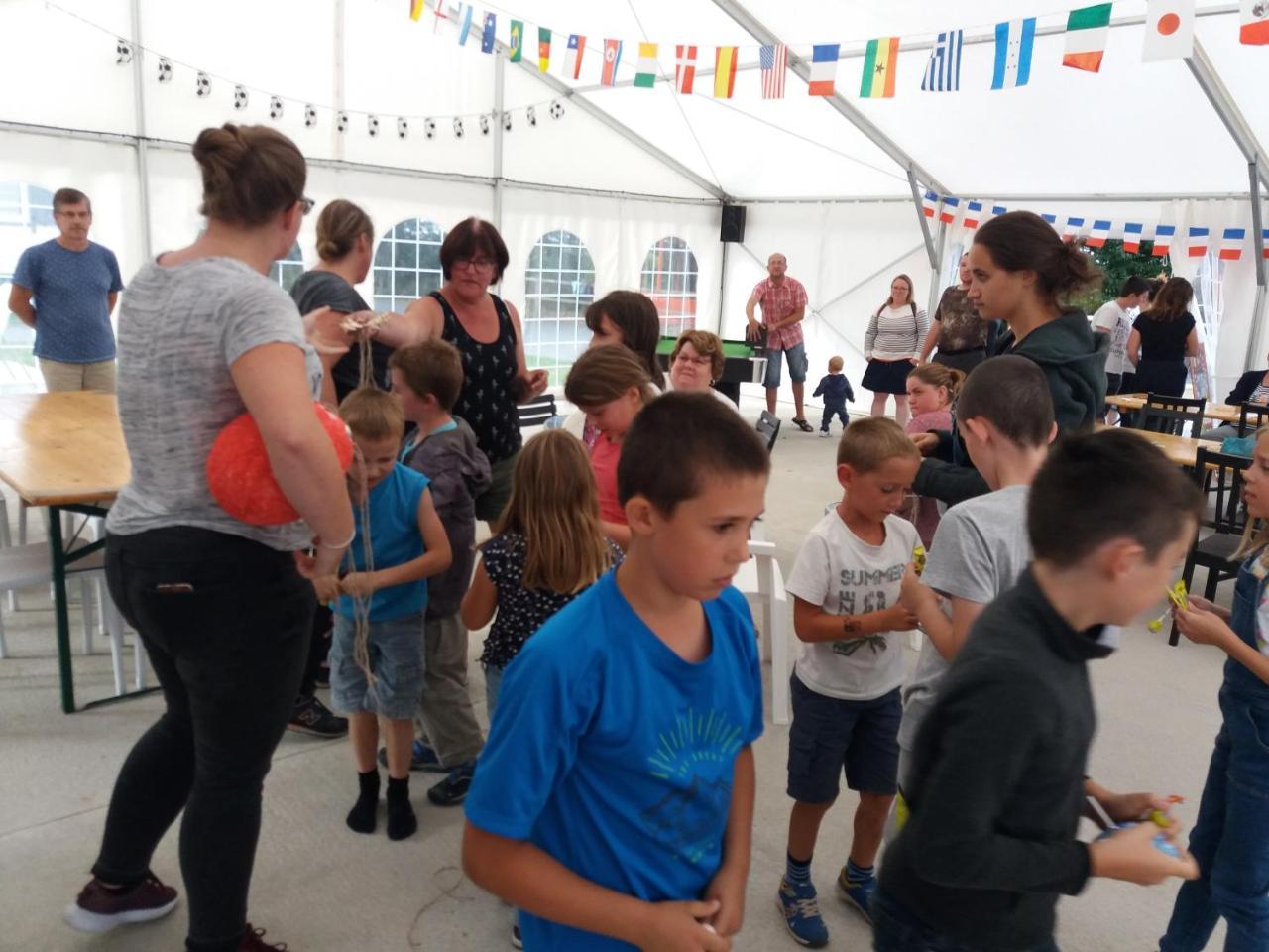 Camping Le Clos De Balleroy Buitenkant foto